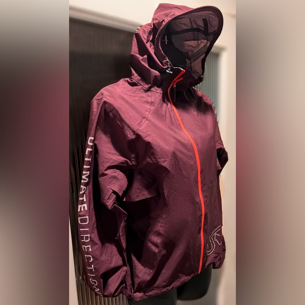 Ultimate Direction Rain Coat, Burgundy Size Small